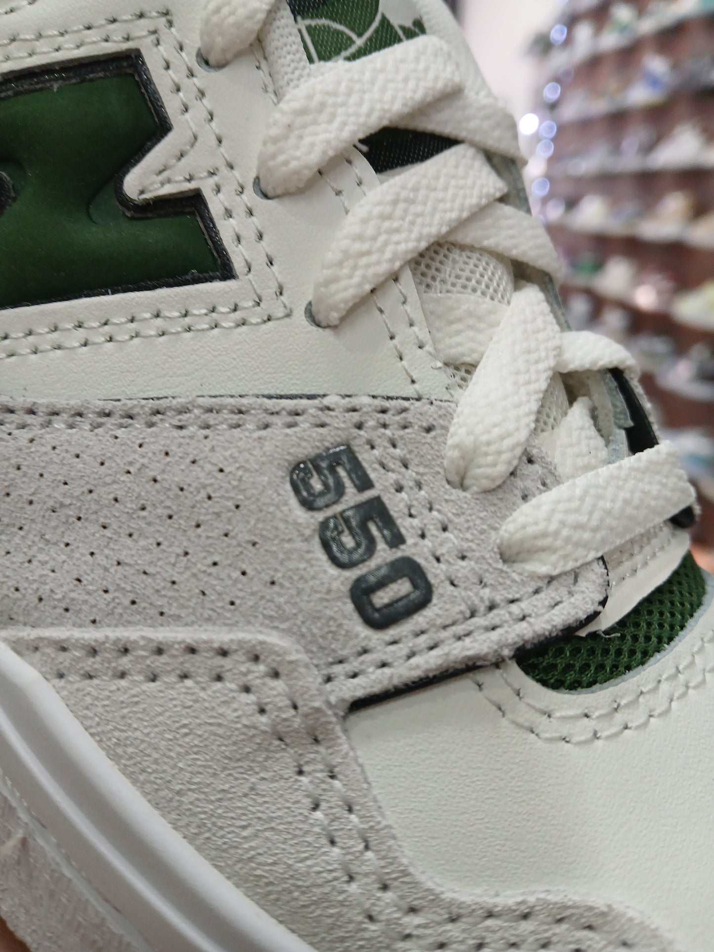 W New Balance 550 Sneakers