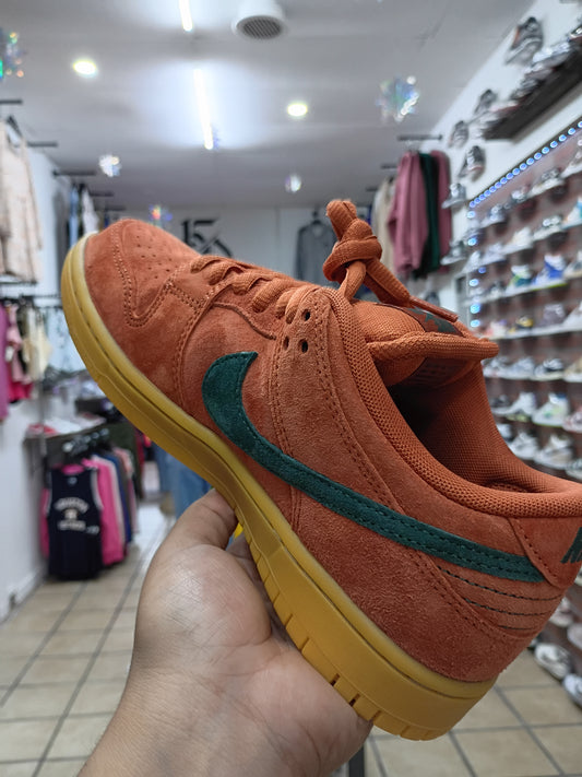 Nike SB Dunk Low Pro