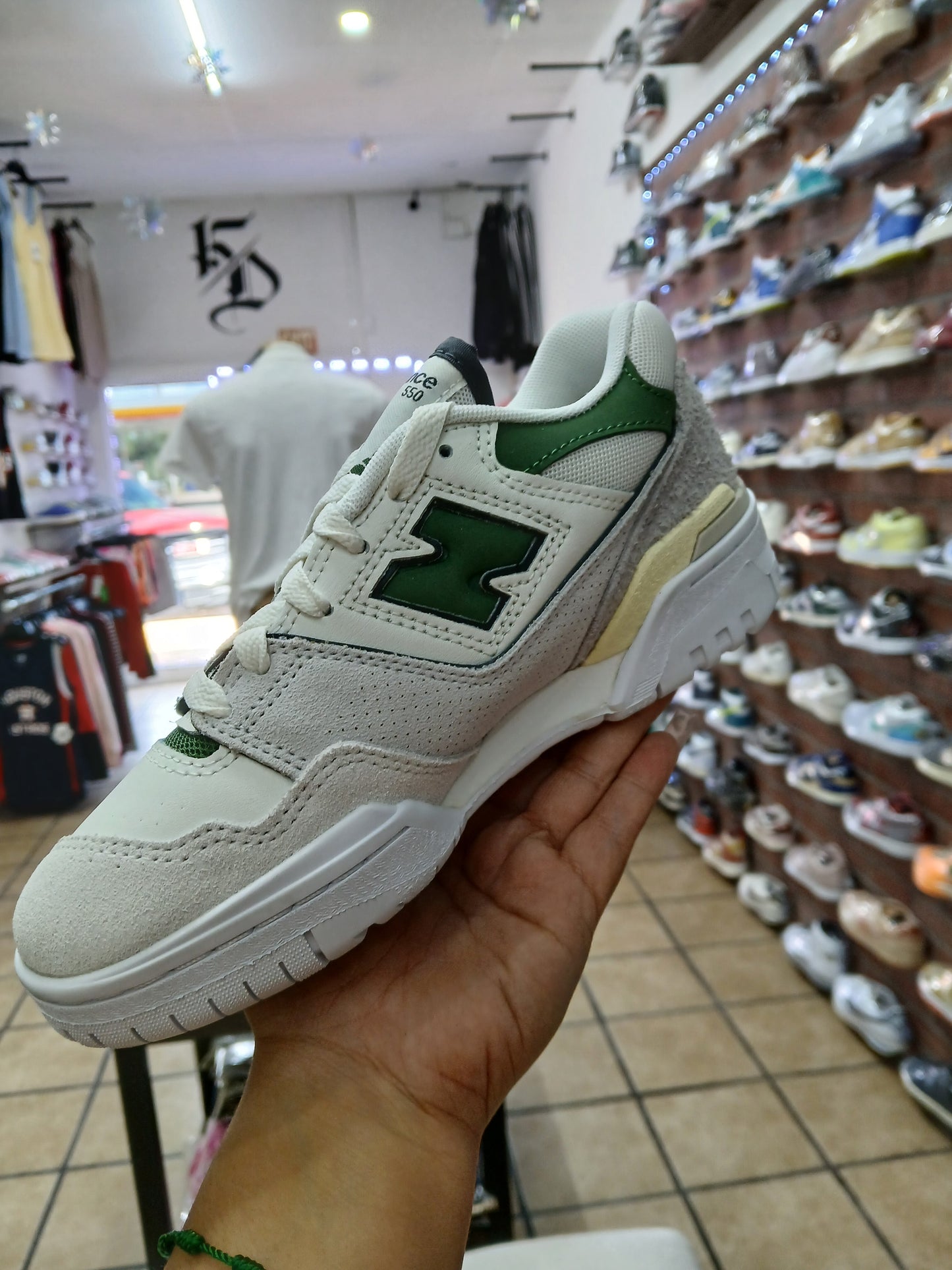 W New Balance 550 Sneakers